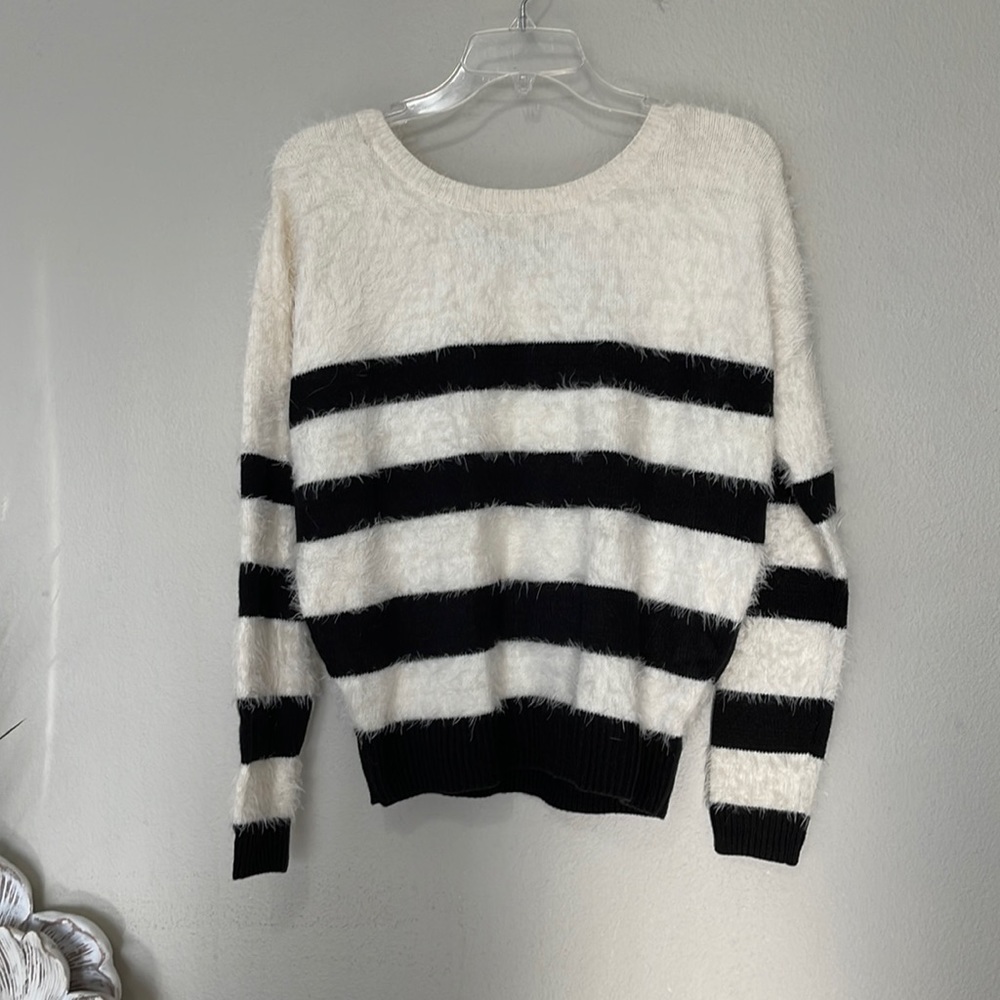 DKNY BLACK AND CREAM STRIPED SWEATER